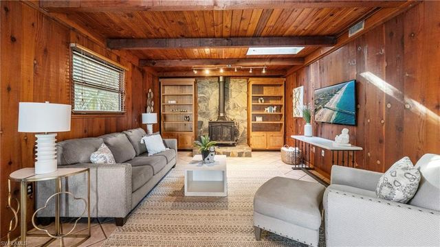 1320 Miracle LN, Fort Myers, FL 33901