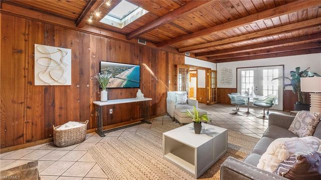 1320 Miracle LN, Fort Myers, FL 33901