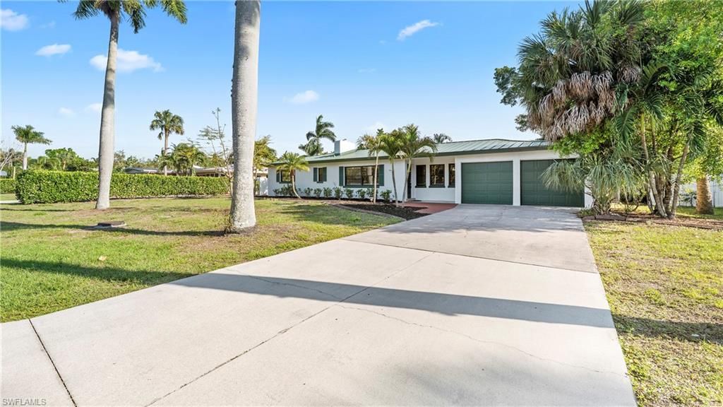 1320 Miracle LN, Fort Myers, FL 33901
