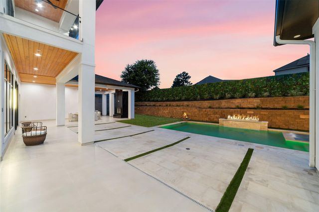 23107 Vista De Tres Lagos Drive, Spring, TX 77389