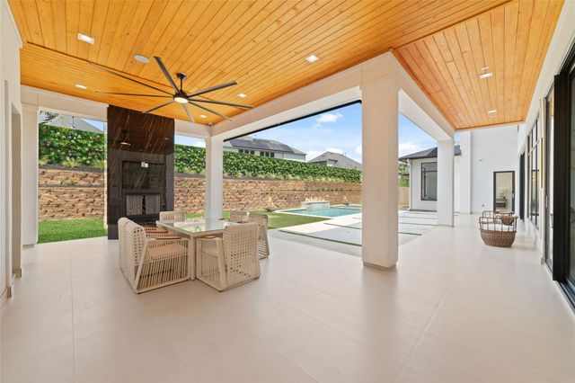 23107 Vista De Tres Lagos Drive, Spring, TX 77389
