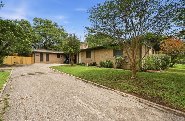 8910 Little Walnut PKWY B, Austin, TX 78758