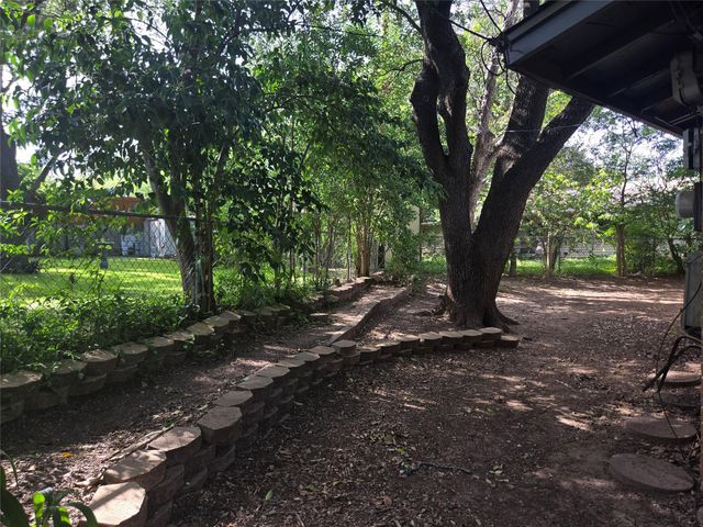 8910 Little Walnut PKWY B, Austin, TX 78758