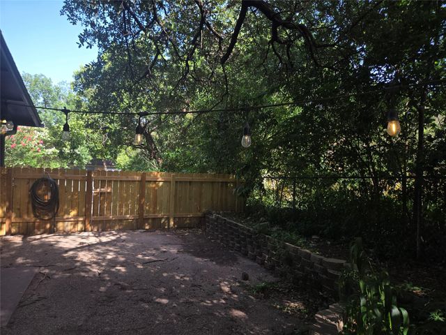8910 Little Walnut PKWY B, Austin, TX 78758