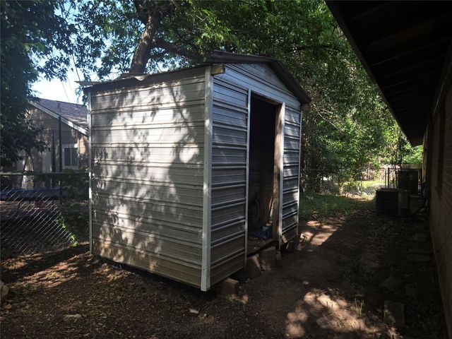 8910 Little Walnut PKWY B, Austin, TX 78758