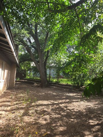 8910 Little Walnut PKWY B, Austin, TX 78758