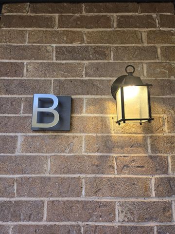8910 Little Walnut PKWY B, Austin, TX 78758
