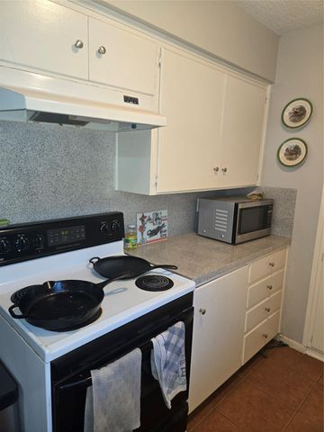 8910 Little Walnut PKWY B, Austin, TX 78758