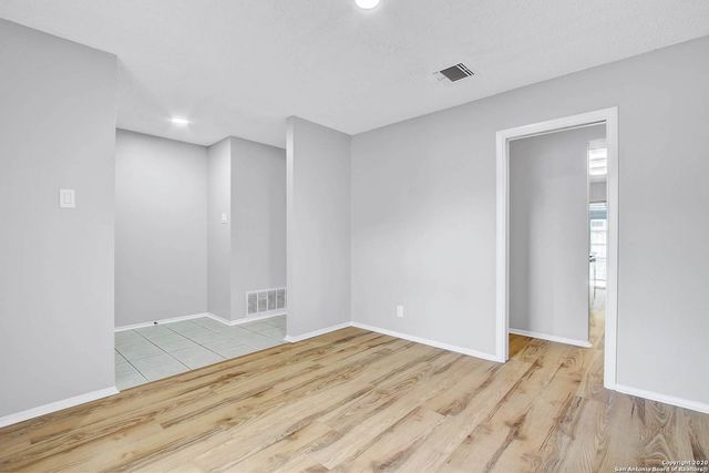 8710 Greenthread Dr, San Antonio, TX 78240