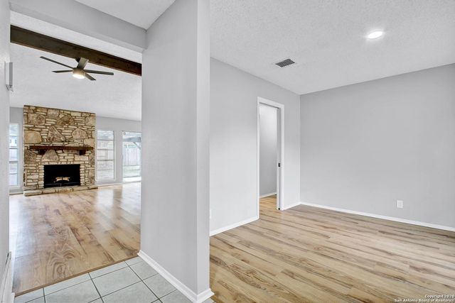 8710 Greenthread Dr, San Antonio, TX 78240