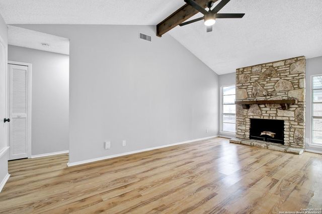 8710 Greenthread Dr, San Antonio, TX 78240