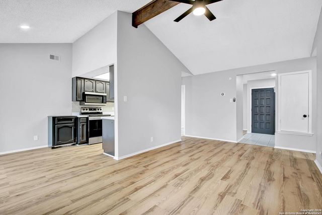 8710 Greenthread Dr, San Antonio, TX 78240