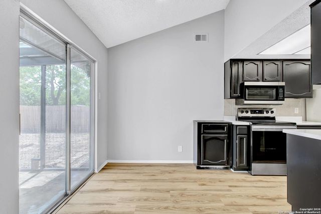 8710 Greenthread Dr, San Antonio, TX 78240