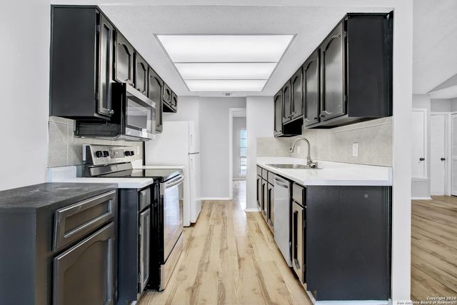 8710 Greenthread Dr, San Antonio, TX 78240