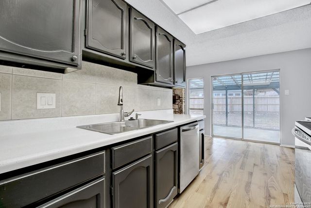 8710 Greenthread Dr, San Antonio, TX 78240