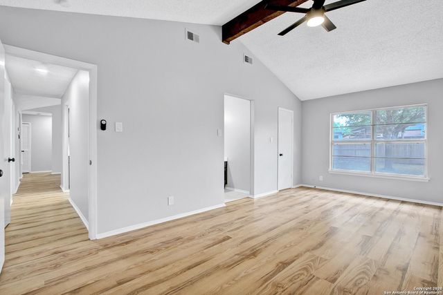 8710 Greenthread Dr, San Antonio, TX 78240