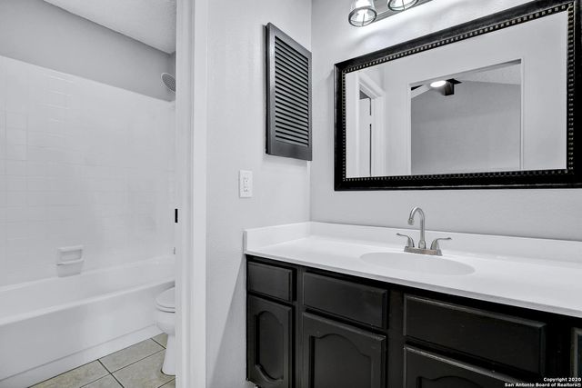 8710 Greenthread Dr, San Antonio, TX 78240