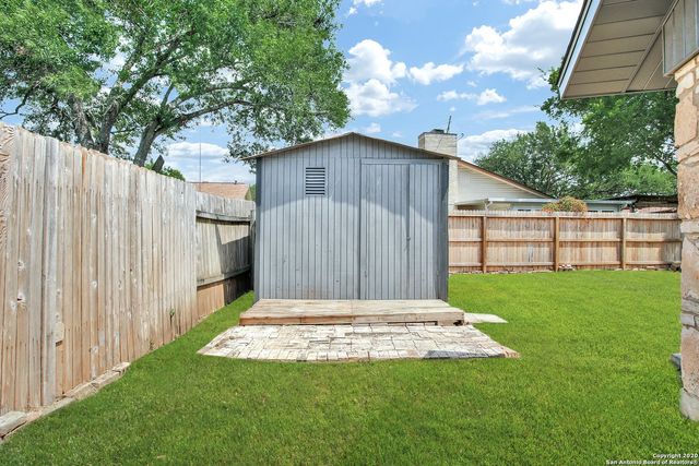 8710 Greenthread Dr, San Antonio, TX 78240