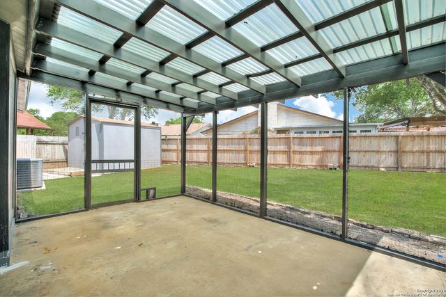 8710 Greenthread Dr, San Antonio, TX 78240