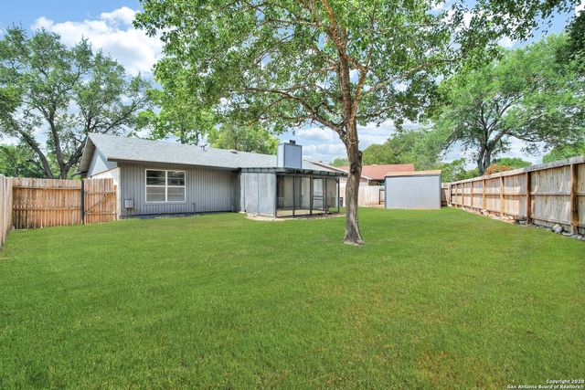 8710 Greenthread Dr, San Antonio, TX 78240