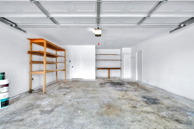 8710 Greenthread Dr, San Antonio, TX 78240