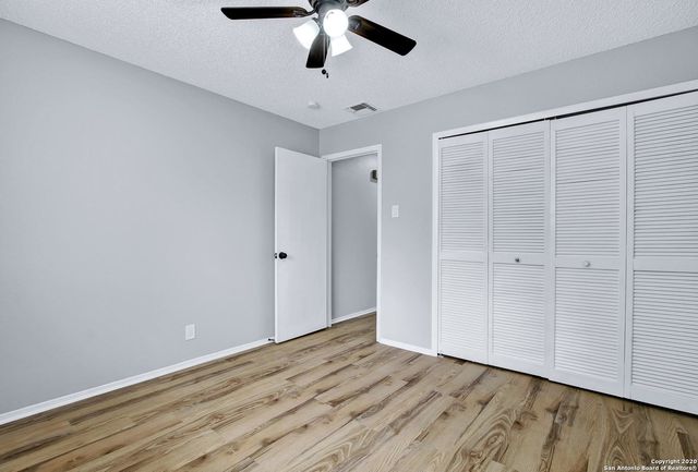 8710 Greenthread Dr, San Antonio, TX 78240