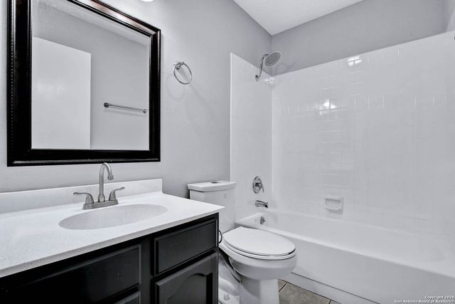 8710 Greenthread Dr, San Antonio, TX 78240