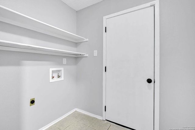 8710 Greenthread Dr, San Antonio, TX 78240