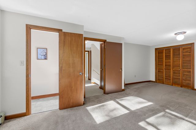 33 Old Carriage Lane, Braintree, MA 02184