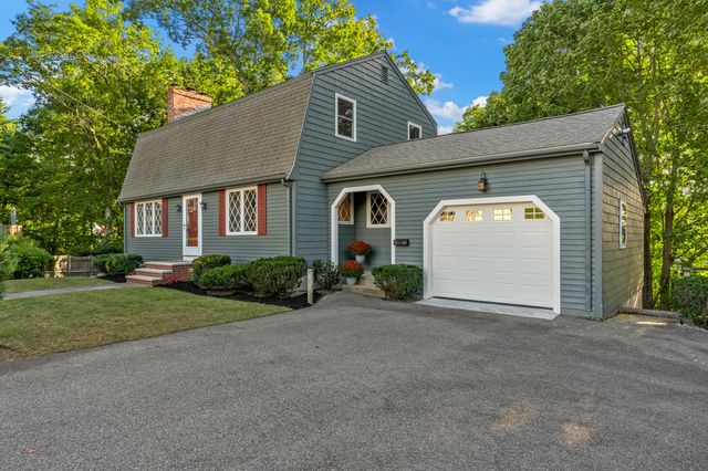 33 Old Carriage Lane, Braintree, MA 02184