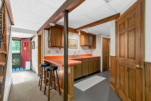 33 Old Carriage Lane, Braintree, MA 02184