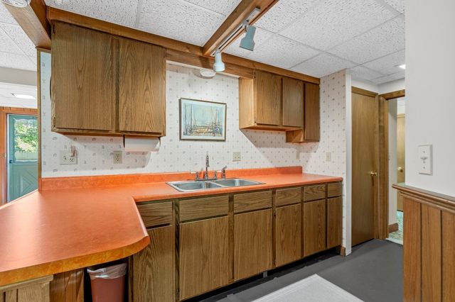 33 Old Carriage Lane, Braintree, MA 02184