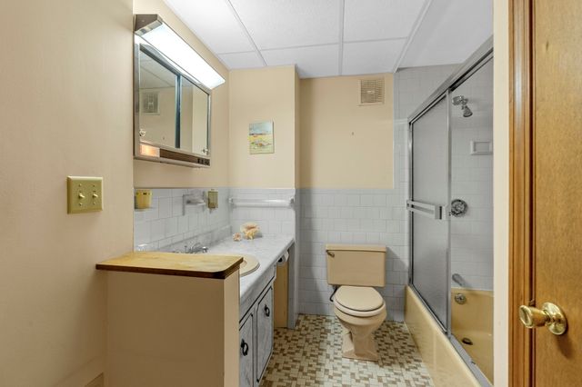 33 Old Carriage Lane, Braintree, MA 02184
