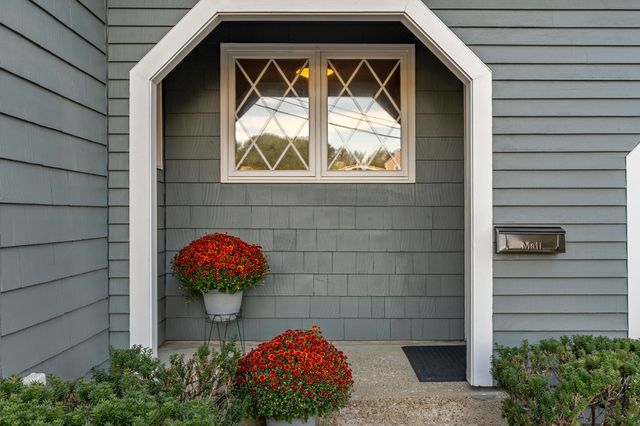 33 Old Carriage Lane, Braintree, MA 02184
