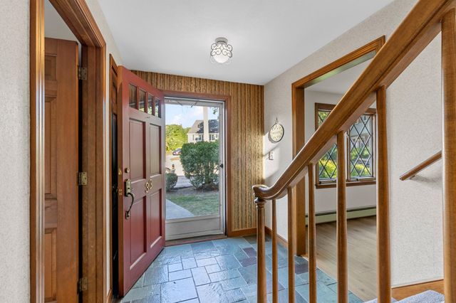 33 Old Carriage Lane, Braintree, MA 02184