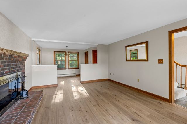 33 Old Carriage Lane, Braintree, MA 02184