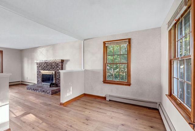 33 Old Carriage Lane, Braintree, MA 02184