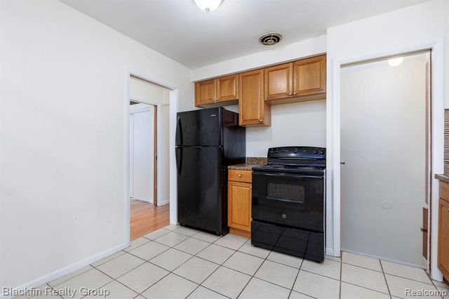 24641 Ridgedale Street, Oak Park, MI 48237