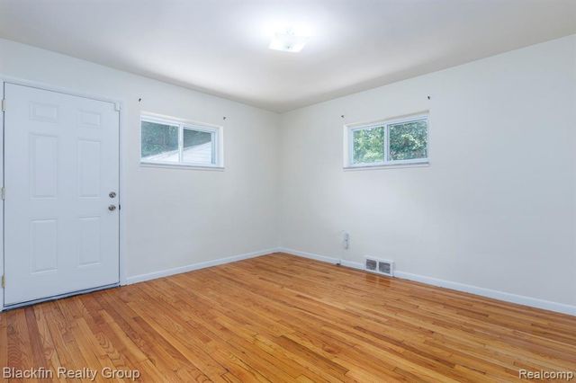 24641 Ridgedale Street, Oak Park, MI 48237