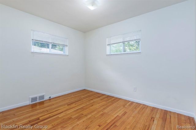 24641 Ridgedale Street, Oak Park, MI 48237