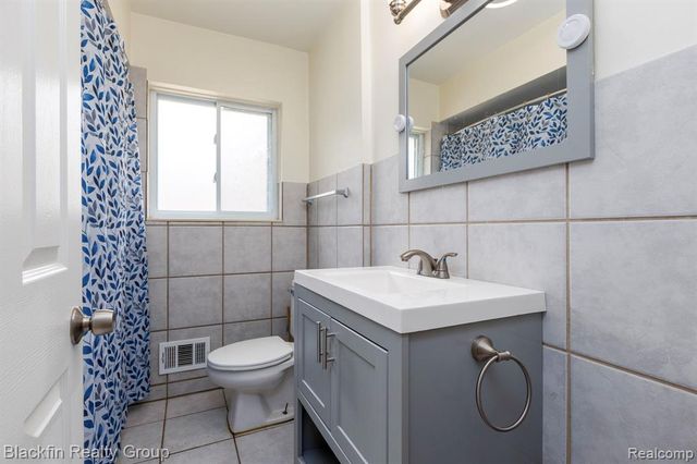 24641 Ridgedale Street, Oak Park, MI 48237