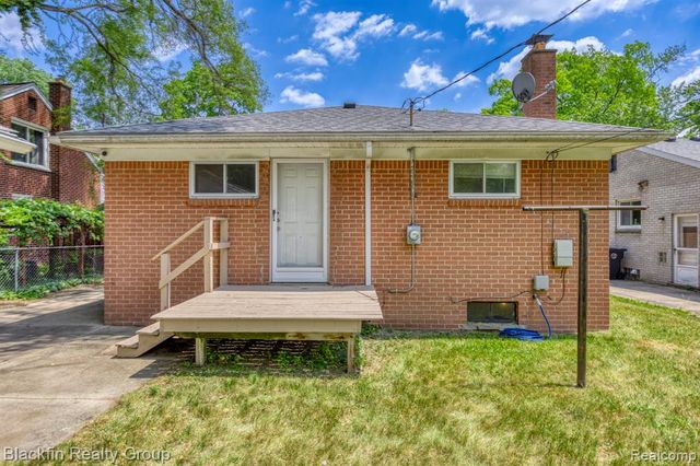 24641 Ridgedale Street, Oak Park, MI 48237