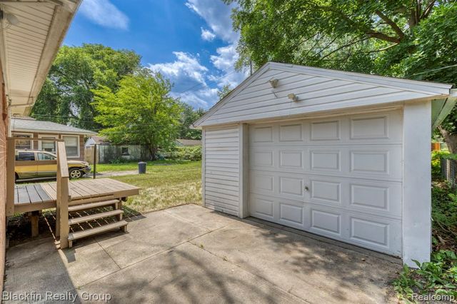 24641 Ridgedale Street, Oak Park, MI 48237
