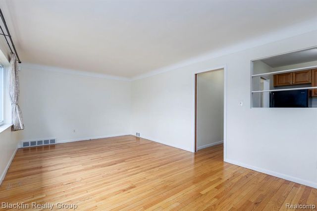 24641 Ridgedale Street, Oak Park, MI 48237