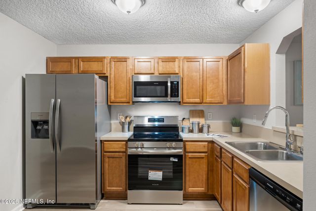 8400 MCGIRTS VILLAGE Lane, Jacksonville, FL 32210