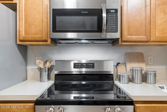 8400 MCGIRTS VILLAGE Lane, Jacksonville, FL 32210