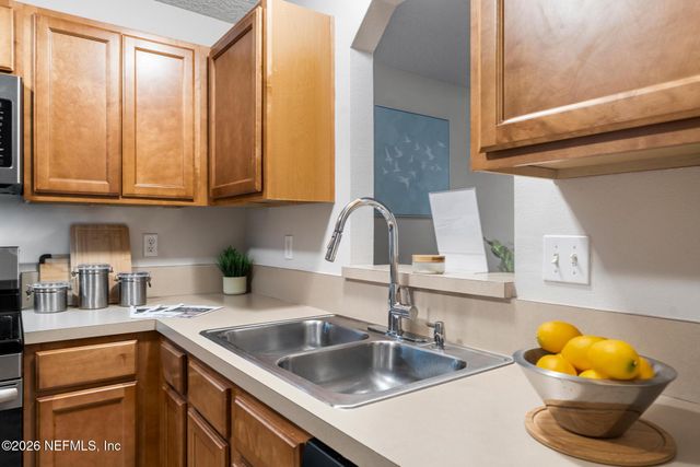 8400 MCGIRTS VILLAGE Lane, Jacksonville, FL 32210