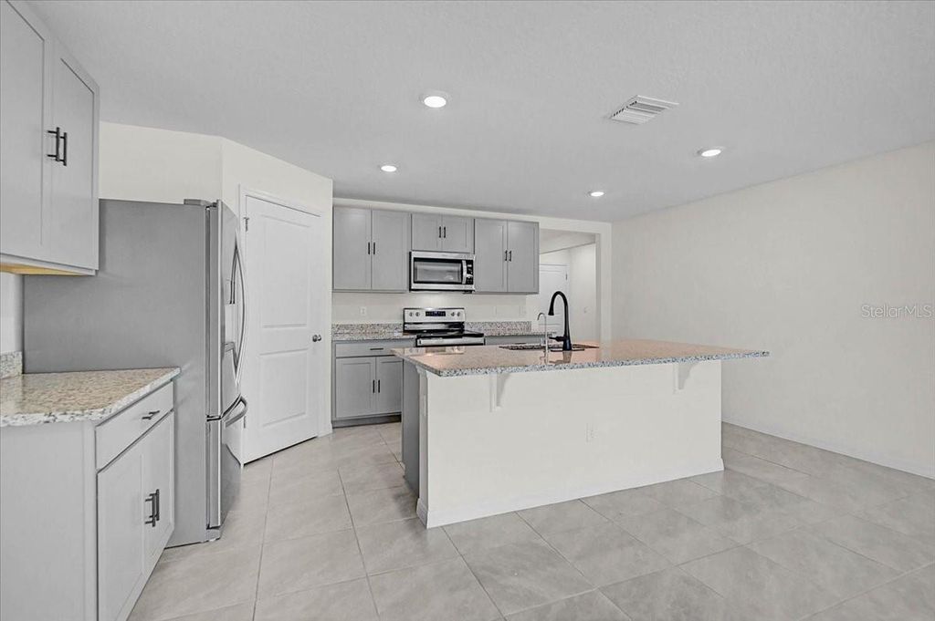 Image 5 of property listing at 17319 WHEATBERRY BOULEVARD, Parrish, FL 34219