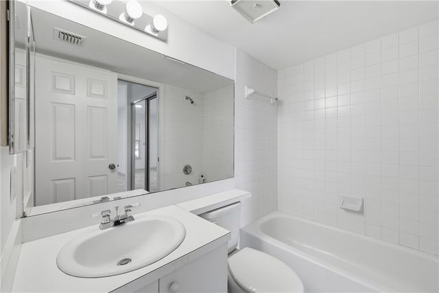 870 Lake Orchid Circle 108, Vero Beach, FL 32962