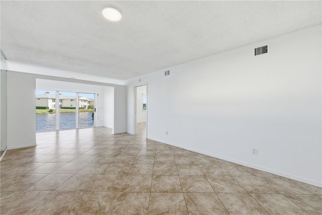 870 Lake Orchid Circle 108, Vero Beach, FL 32962